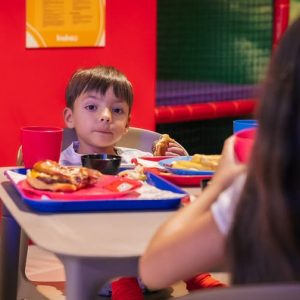 Niños-Comiendo-4