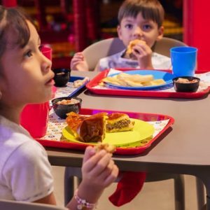Niños-Comiendo-5